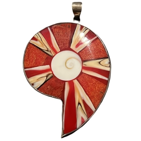 Vintage Jewelry - Vintage Large Coastal Sterling Silver Natural Red Swirl Conch Shell LPendent